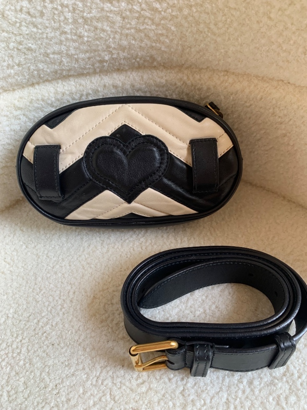 Gucci Calfskin Matelassé GG Marmont Belt Bag 85/34 Black White - Picture 2 of 15
